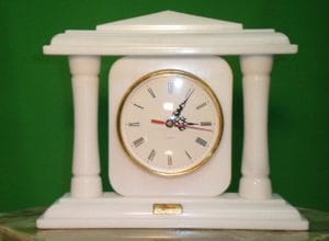 Reloj de mármol. Reloj de Columnas